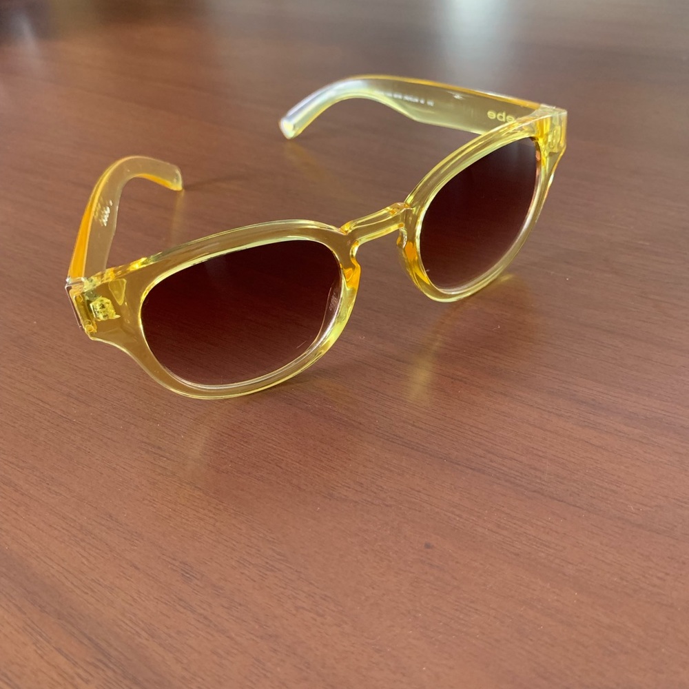 Bebe sunglasses. NWOT. - Picture 4 of 4